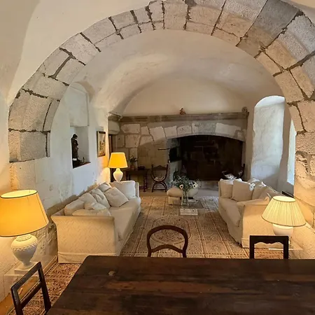 Chateau De Savigny - Ours